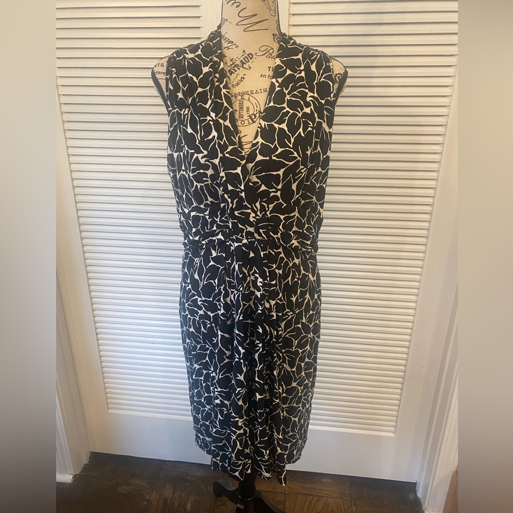 LOFT knit dress with size zipper closure - size L